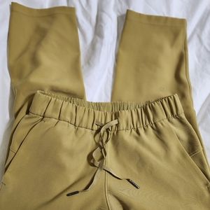 Lululemon on the fly cropped pants
